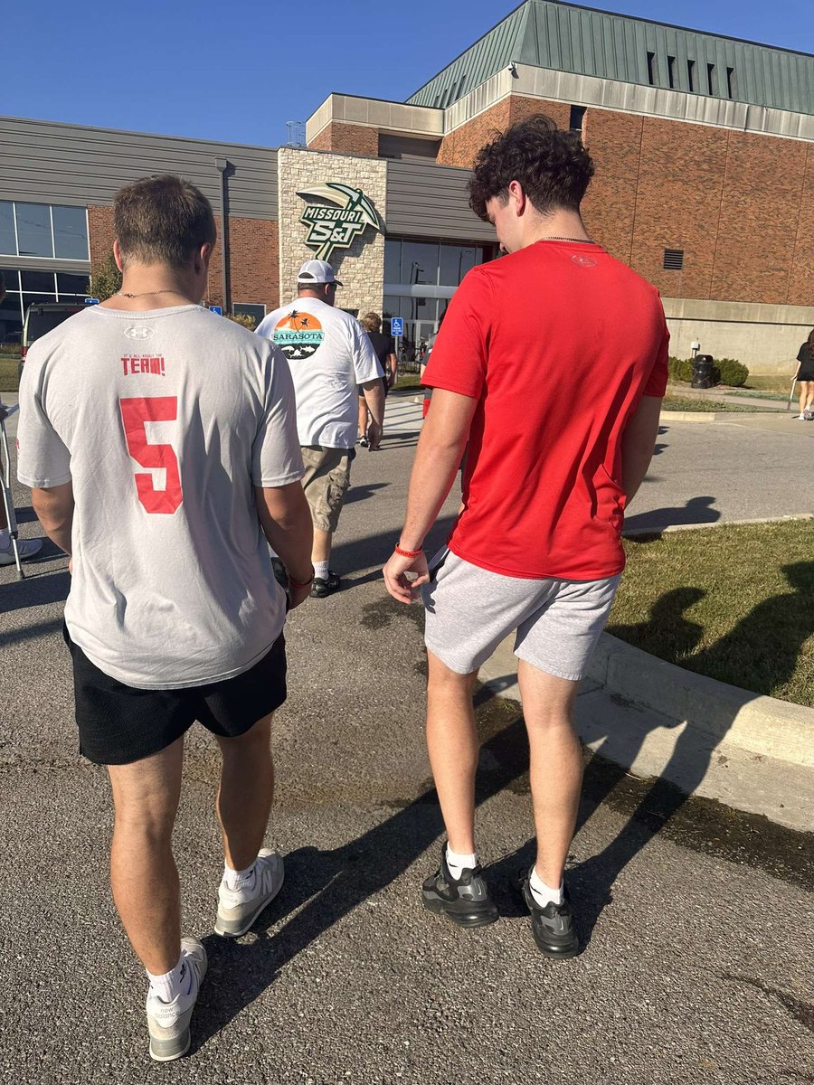 Thanks <a href="/CoachHudsonMST/">Coach Ethan Hudson</a> and <a href="/CoachOeser/">Max Oeser</a> for having me out today! Had a great time watching the miners play!