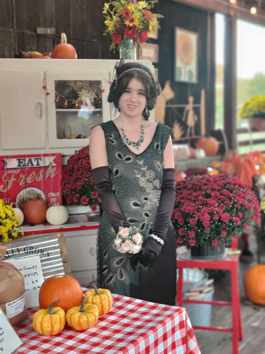 realappalachian's tweet photo. DL's Junior Homecoming. She picked it all out herself. She struts to the beat of her own drum, and I'm beyond proud of her for that. She's gorgeous. https://t.co/yGBvyG8pnX