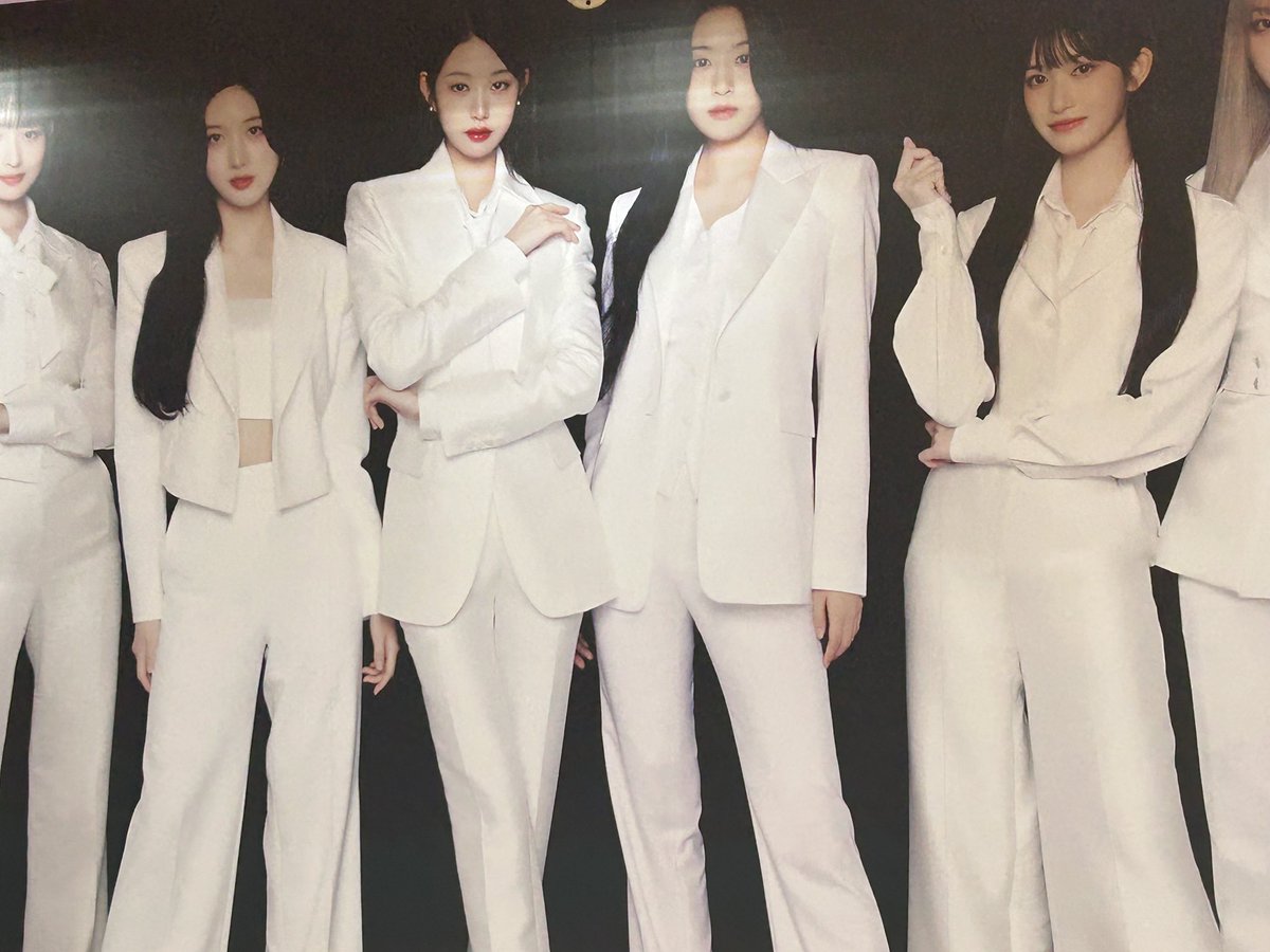 jangyunseo68218's tweet photo. 아이브 팝업 역사상 가장 좋았던 팝업이었어요💓💓
#IVE #아이브 #SHOW_WHAT_I_HAVE #IVE_WORLD_TOUR_IN_CINEMA #아이브더퍼스트월드투어인시네마 #IVE_POPUP #사운드웨이브 https://t.co/IFXll6oemK