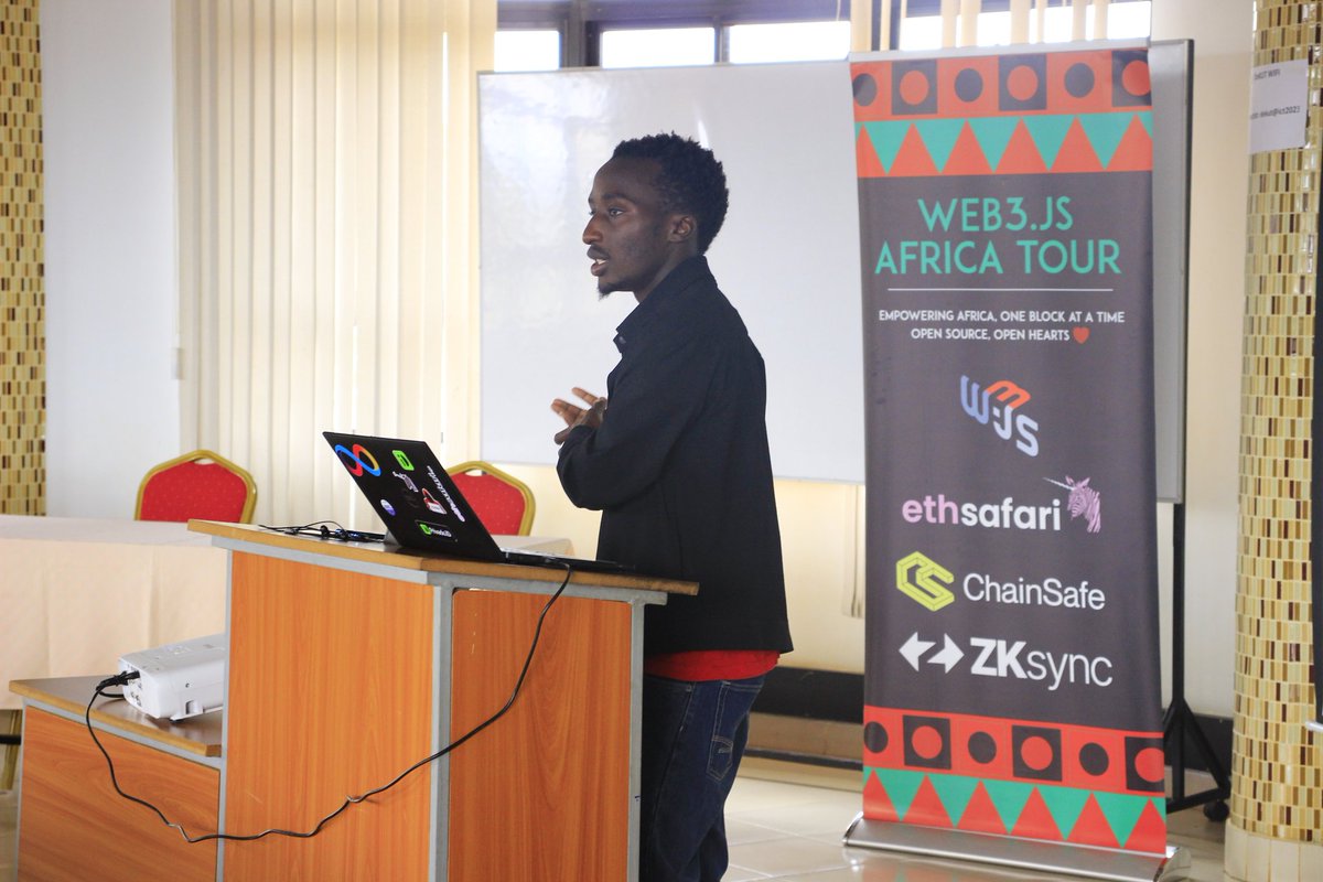 your_javaguy's tweet image. A successful event it was😀
Great session by @SantiagoDevRel about @web3_js
Successfully deployed smart contracts locally and on the sepolia test net and managed to help a few do the same.
And a nice presentation about @brave by @0xodus
The core team is doing some good work😀