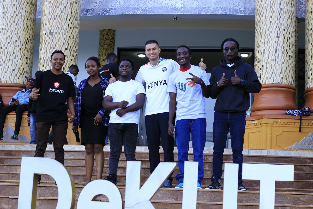 your_javaguy's tweet image. A successful event it was😀
Great session by @SantiagoDevRel about @web3_js
Successfully deployed smart contracts locally and on the sepolia test net and managed to help a few do the same.
And a nice presentation about @brave by @0xodus
The core team is doing some good work😀