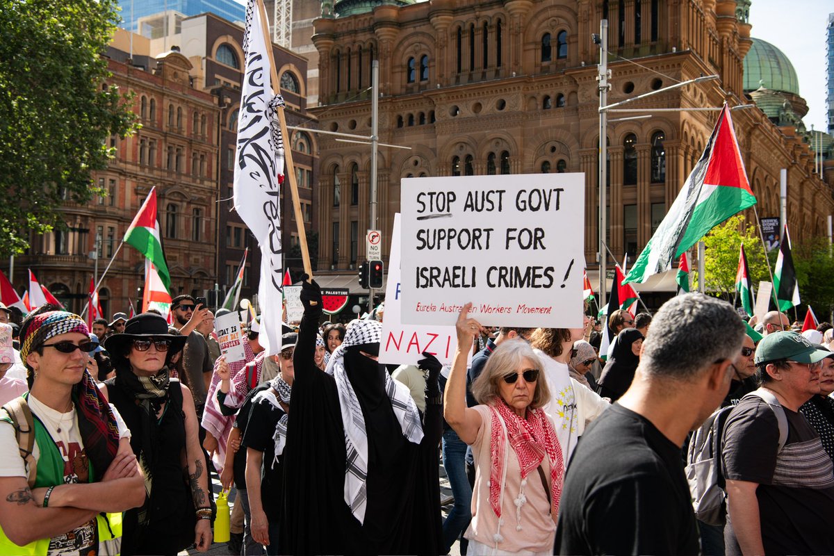 Taliban flag spotted at today’s pro-Palestine/Lebanon protest in Sydney. The NSW State govt and police issued warnings that displaying Hezbollah flags or images of the Lebanese group’s assassinated leader Hassan Nasrullah may amount to a criminal offence.