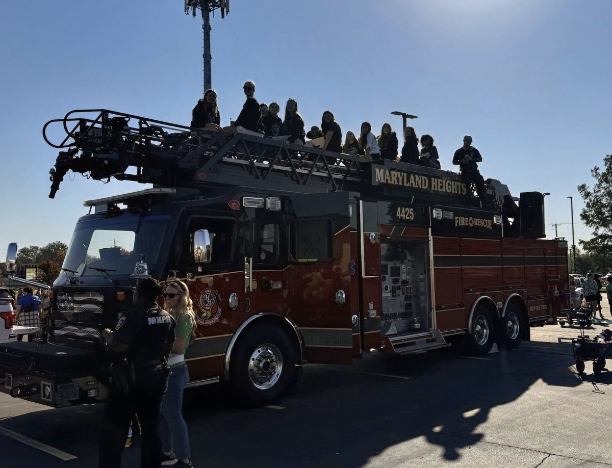 We had a great time participating in the Homecoming Parade today!  
Thank you Maryland Heights Fire Department for letting us ride on your truck!  
Go Pirates!
#villemade
💚🏐💚🏐💚🏐💚🏐