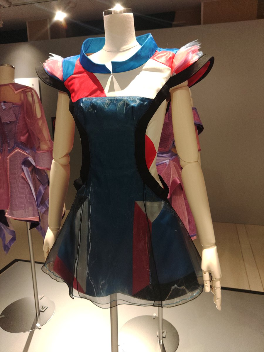 kyokutoujikkyou's tweet photo. 音声ガイドは別料金800円だけどメンバーによる解説があり満足度高い
聞きながらだと理解度が4倍になる
撮影許可ゾーンもある
#Prefume
#PrefumeCOSTUMEMUSEUM https://t.co/2XaggKX1pc