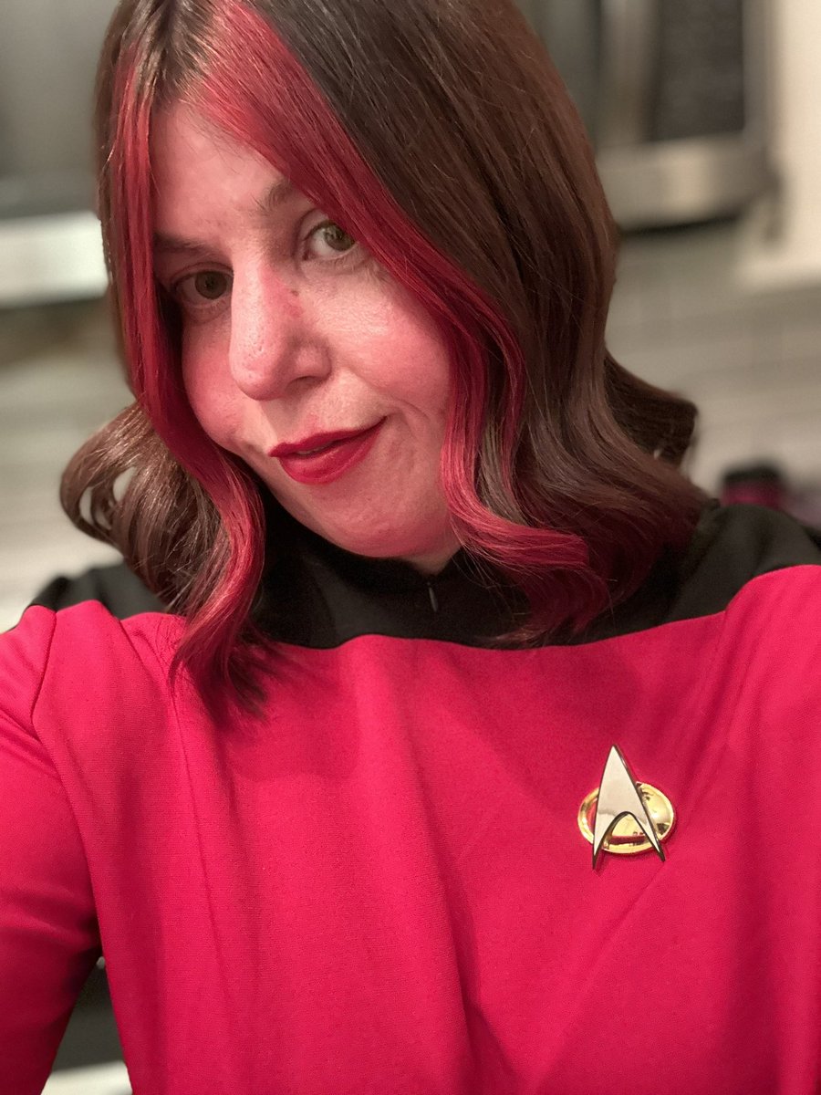 aveiestweets's tweet photo. My new hair turned out so cool!! Itβs pink ish red depending on the lighting . So I did some cos play coz why not ! ππββοΈ Hope everyone loves it as much as me. @SirPatStew @jonathansfrakes @ansonmount @ethangpeck @gates_mcfadden #StrangeNewWorlds #StarTrekNextGen https://t.co/VyuAt2h8ej