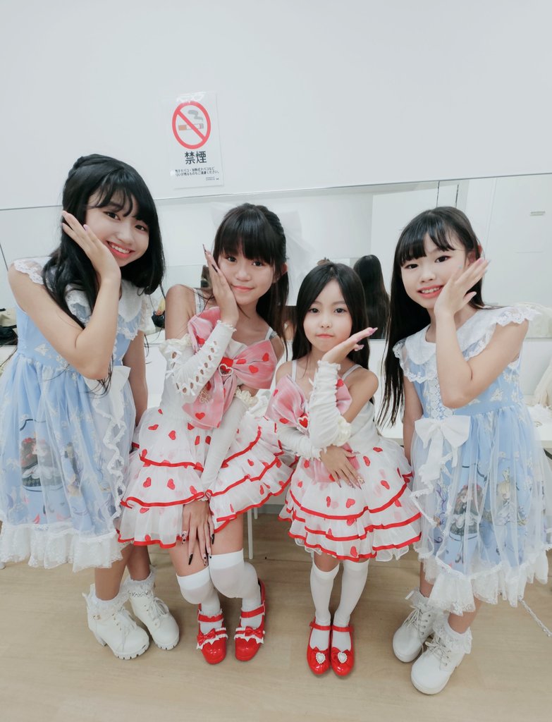 SARAandKA's tweet image. Laviewのりあちゃんふあなちゃんと～♡
いそがしいところありがとう～みんなでほっぺなポーズ(   ´∀`∩)💕
 #Laview
 #RabiRin