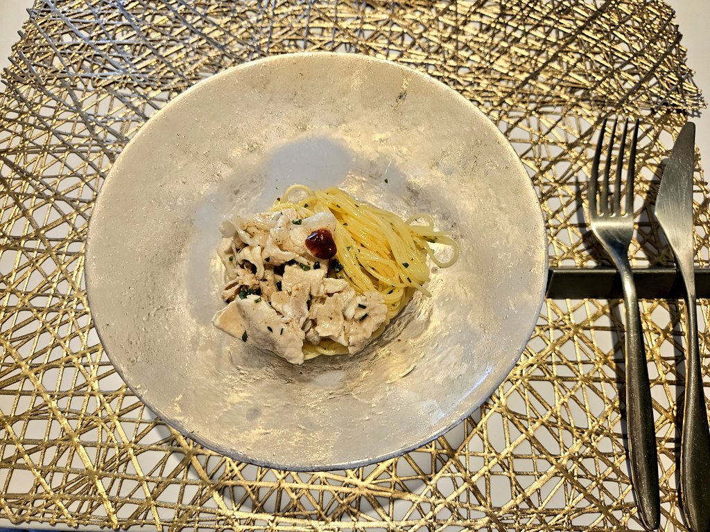 hamacotabearuki's tweet photo. そろそろ誕生日なのでごちそうしてもらいました😎✨️
前菜も冷製パスタも和牛ロースステーキもデザートのガトーショコラも全部おいしかった~💛
#cafemode https://t.co/2hGlSBdv3m