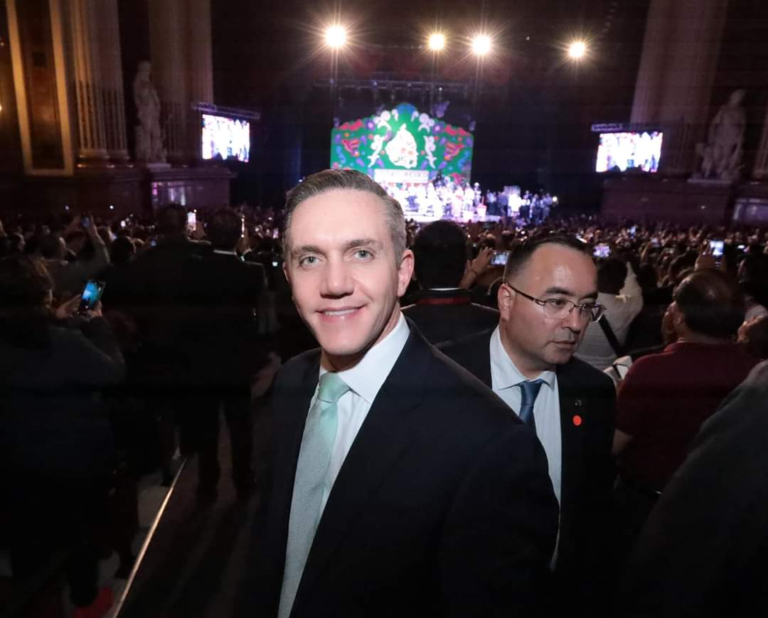 AdrianRubalcava's tweet photo. #JefaDeGobierno @ClaraBrugadaM mi reconocimiento y admiración, seguiremos de tu mano el segundo piso de la #transformación junto con nuestra querida #Presidenta @Claudiashein. 
#AmorConAmorSePaga 
#PlanC 
#SiempreContigo https://t.co/8bf8Rx7wgF
