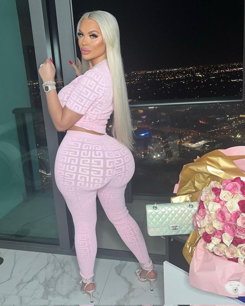 realmkbella's tweet photo. I don’t got a type I just like the boss type 😘 
 @fashion @FashionNova @FashionWeek @models @OnlyFans #cruvy #viral #WWEBadBlood https://t.co/2olXcXTKrg
