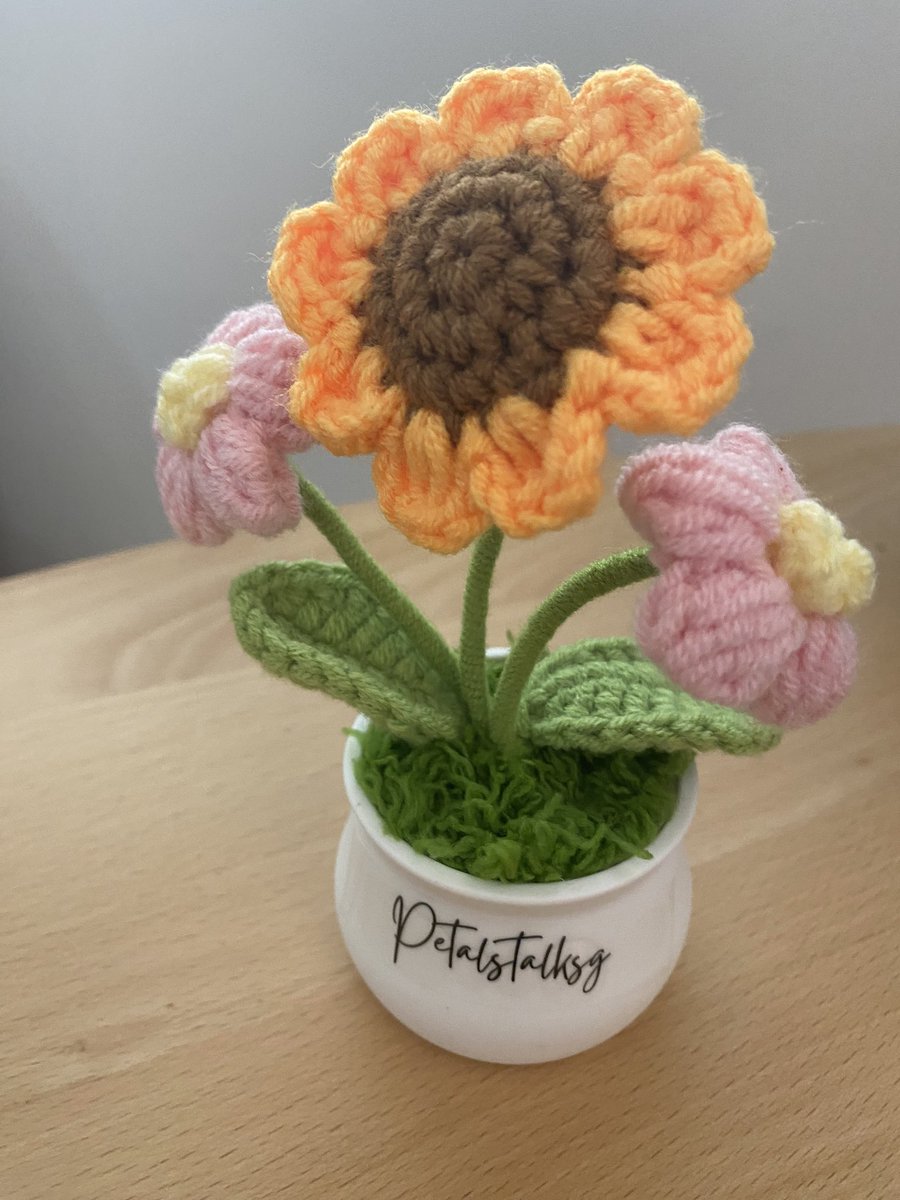 GretchenDePoint's tweet photo. As we enter Week 8 &amp; after another birthday, I've been reflecting on all we’re accomplishing at UWCSEA, esp. in MS. From staff collaboration to students sharing vulnerably with the CIS/WASC team, I'm so proud to be part of such a caring community. #UWCSEA #MiddleSchool https://t.co/usBFNdLkb3