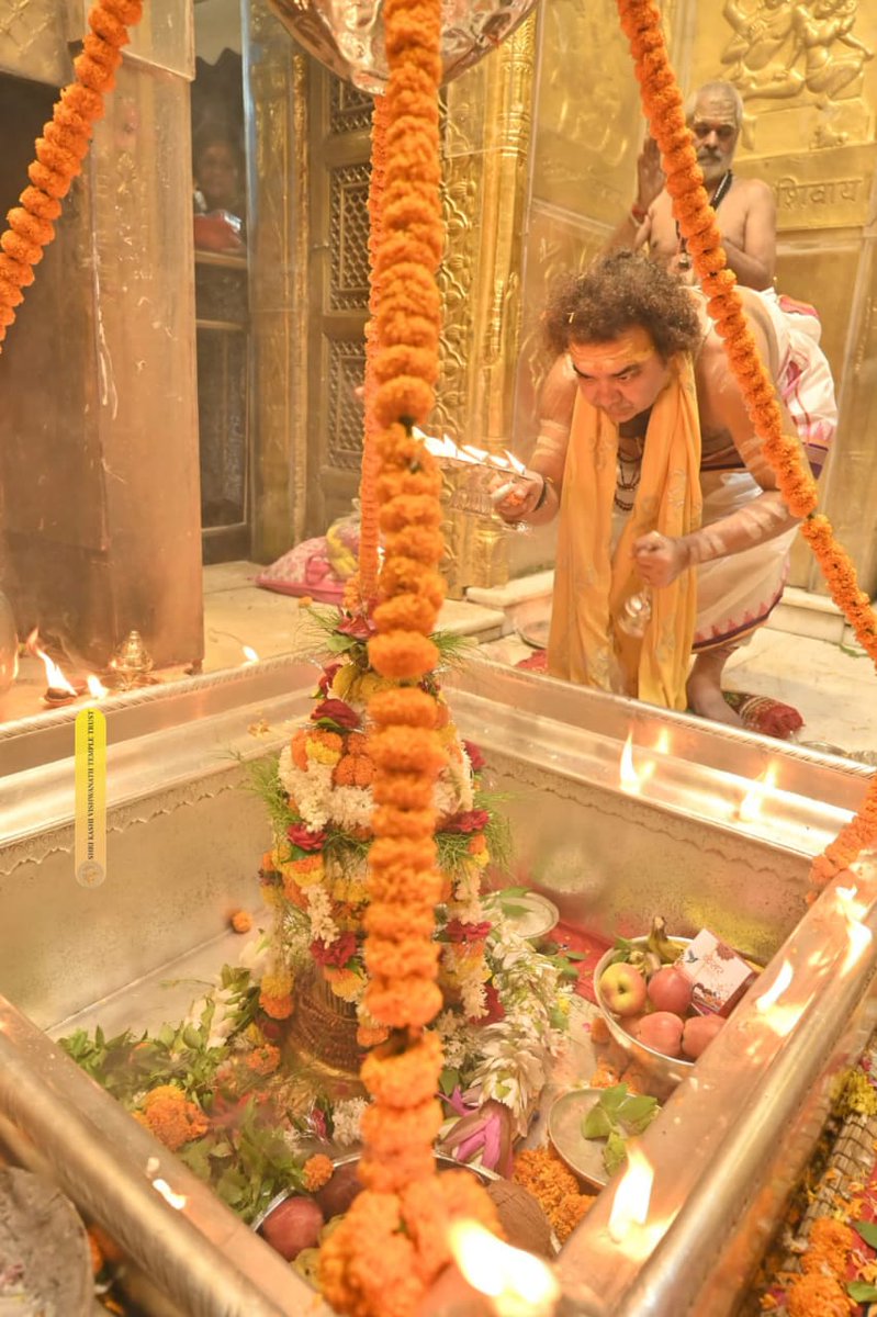 ShriVishwanath's tweet image. 06.10.2024, बाबा विश्वनाथ के  मंगला आरती, दर्शन
#kashi #darshan #VishwanathDham