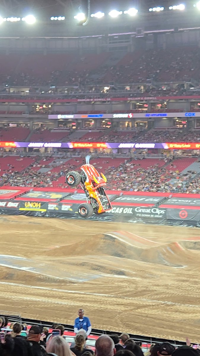 CrisMontano1's tweet photo. @MonsterJam #GlendaleAZ! 
El Toro Loco https://t.co/K0PNNGWugn