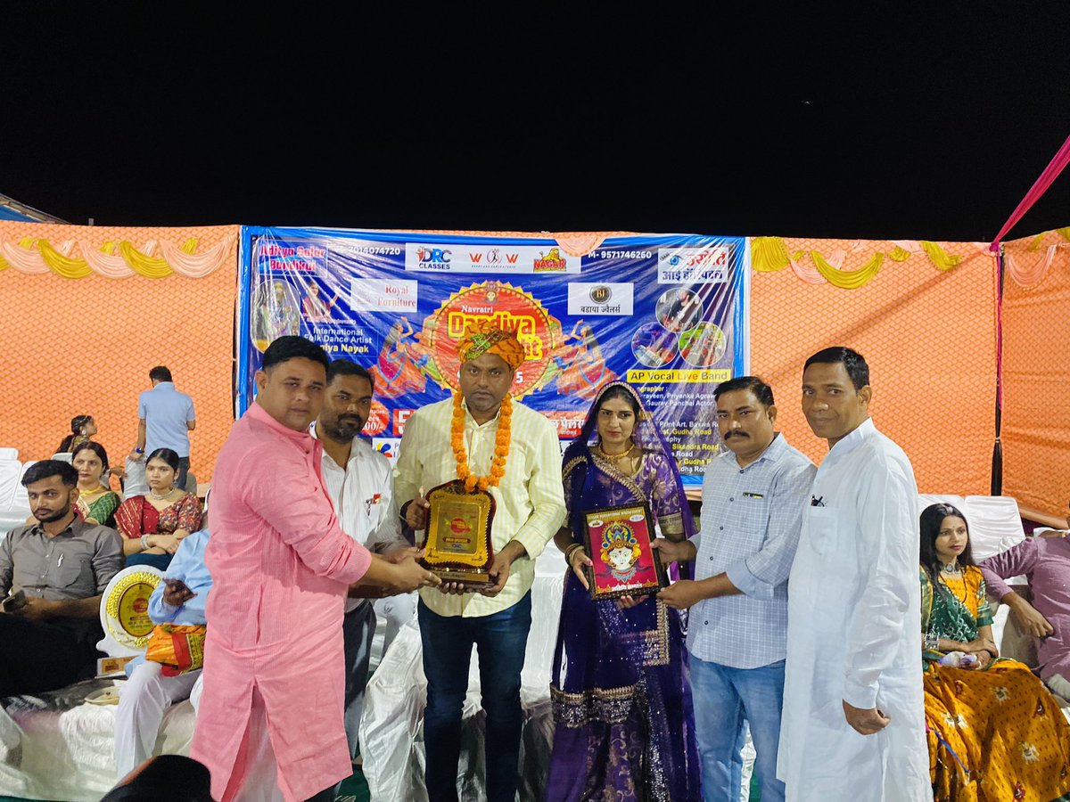 DevrajChad's tweet photo. WOW EVENT  &amp; NAGAR ADVERTISEMENT द्वारा रॉयल पैलेस बाँदीकुई में आयोजित डांडिया नाइट में शिरकत करने की 
#नवरात्रि #wowevent https://t.co/RAIoH4UT8U