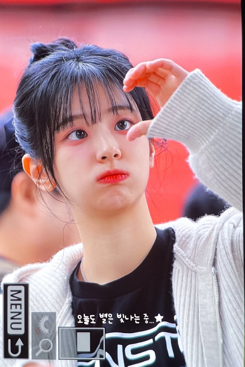 SOS_1101's tweet photo. 241006 프리뷰

#QWER #쵸단 #Chodan https://t.co/qz3JFxC8pX
