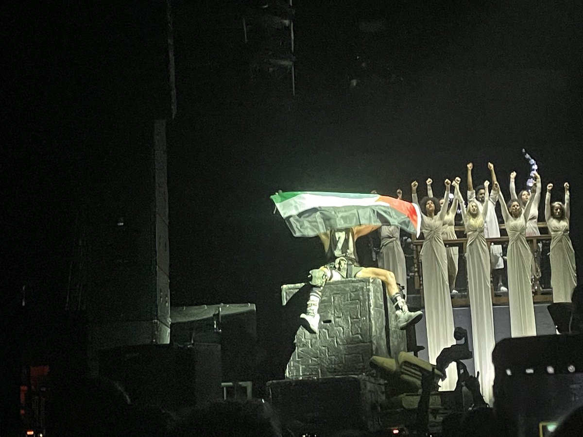 ShowsTvAddict's tweet image. Hier soir, concert Shaka Ponk #WannaGetFree #FreePalastine #ShakaPonk