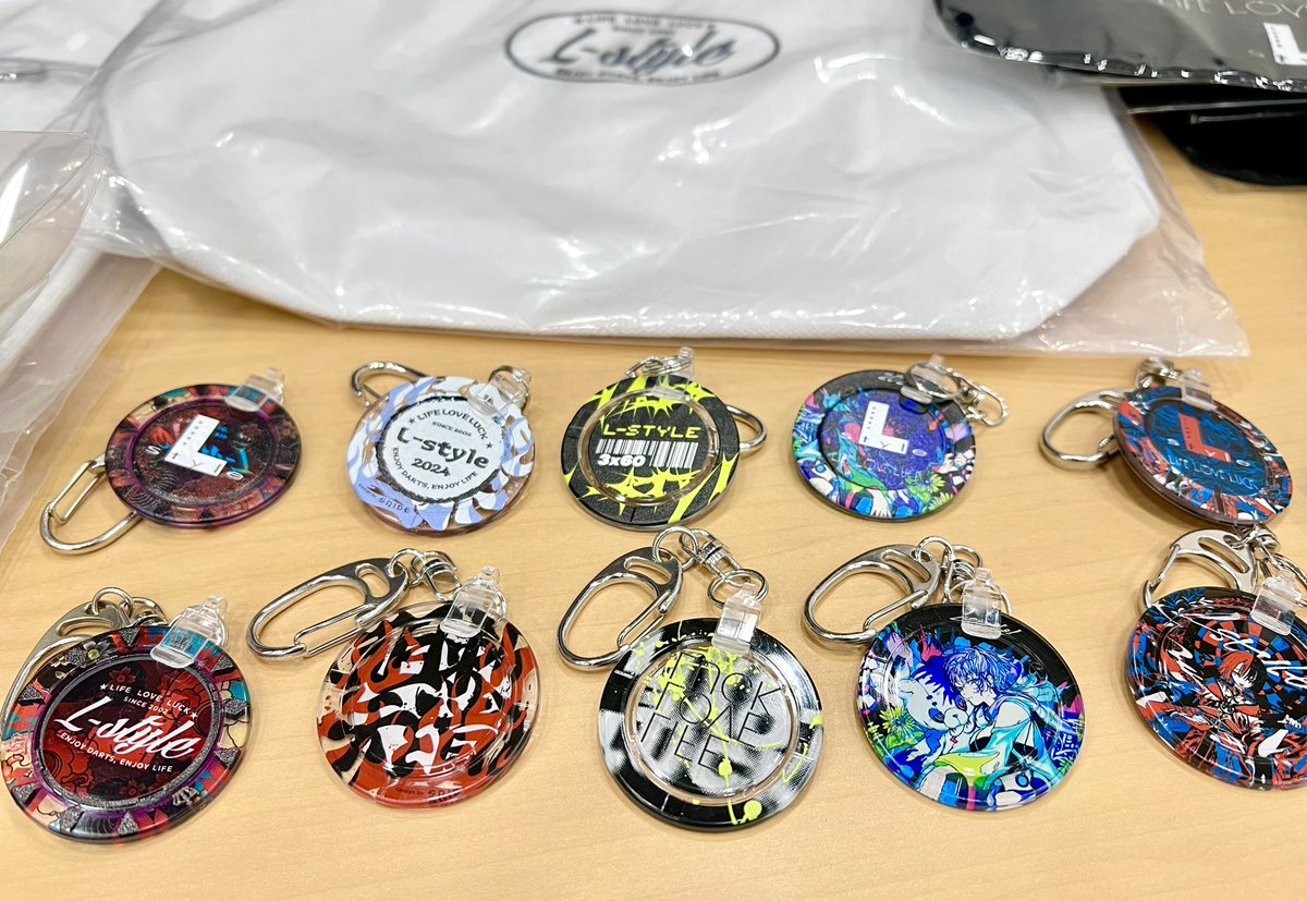【非売品】ラッキーコイン ステッカー ダーツ GZLyQHdaIAAVqnj.jpg
