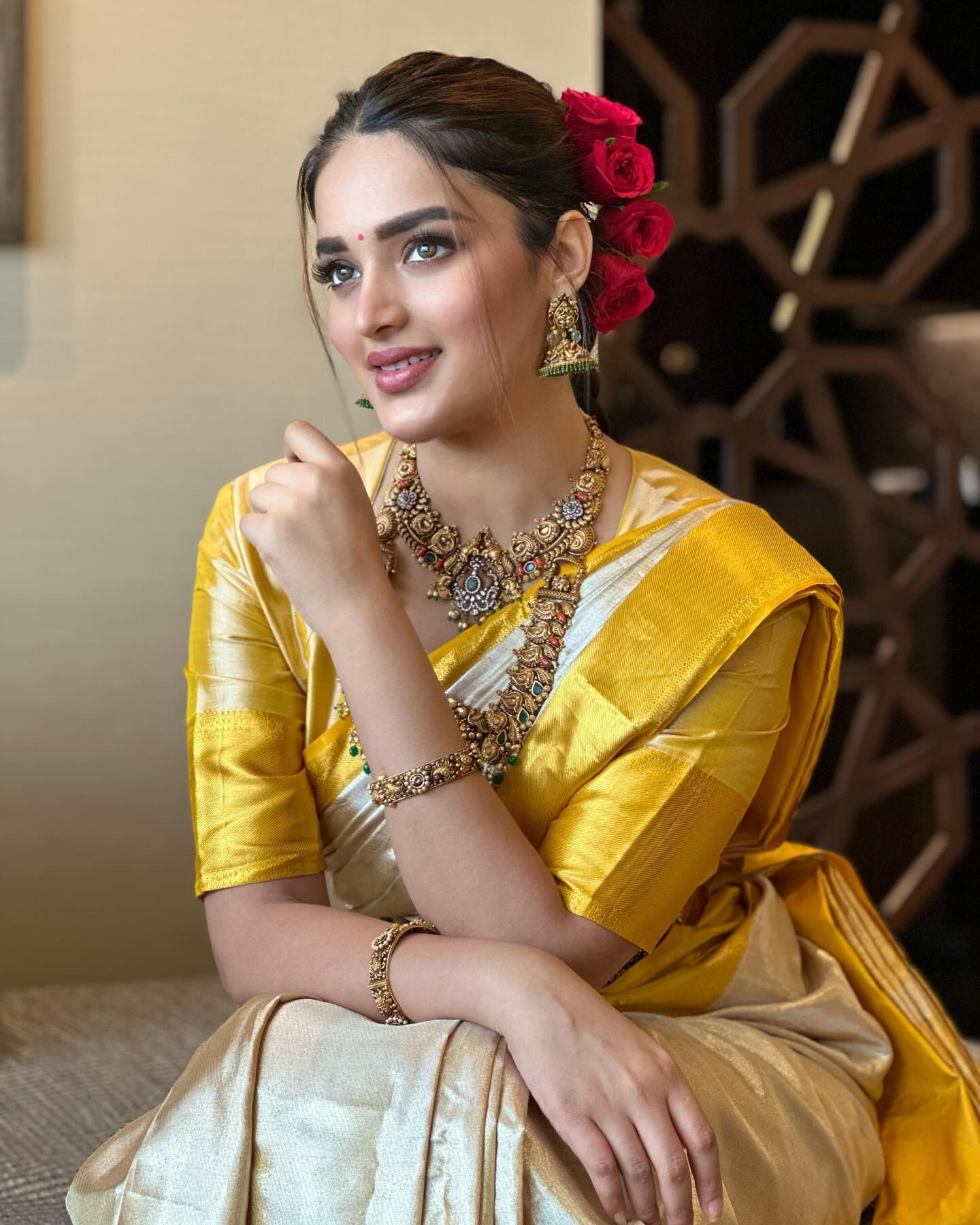 GZLybQ5bAAA-2Lj?format=jpg&name=large