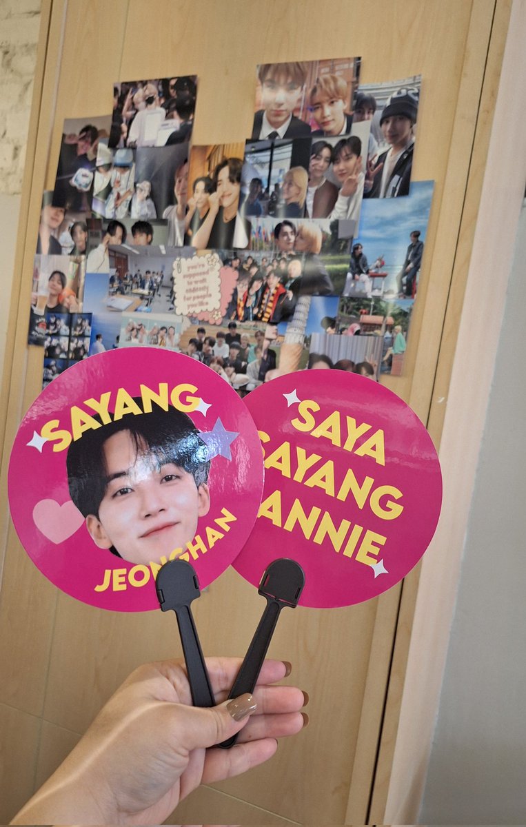 17pinkhannieee's tweet image. Thank youuuu everyoneeeee for the veryyy prettty freebiessss 💕 the cupsleeve is sooooooo cuteee! Ada wings 🥹

#YJH_BLOOMINGWITHLOVE