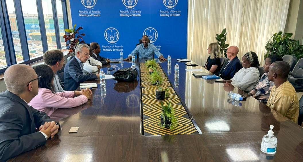 WHO Rwanda (@whorwanda) on Twitter photo <a href="/WHORwanda/">WHO Rwanda</a> and the team of SURGE experts, met with the Minister of Health <a href="/nsanzimanasabin/">Dr Sabin Nsanzimana</a> to identify key areas where <a href="/WHO/">World Health Organization (WHO)</a>'s technical expertise and resources could be most effectively deployed to enhance #Rwanda's response to the #Marburg virus outbreak. <a href="/WHORwanda/">WHO Rwanda</a> and the team of SURGE experts, met with the Minister of Health <a href="/nsanzimanasabin/">Dr Sabin Nsanzimana</a> to identify key areas where <a href="/WHO/">World Health Organization (WHO)</a>'s technical expertise and resources could be most effectively deployed to enhance #Rwanda's response to the #Marburg virus outbreak.