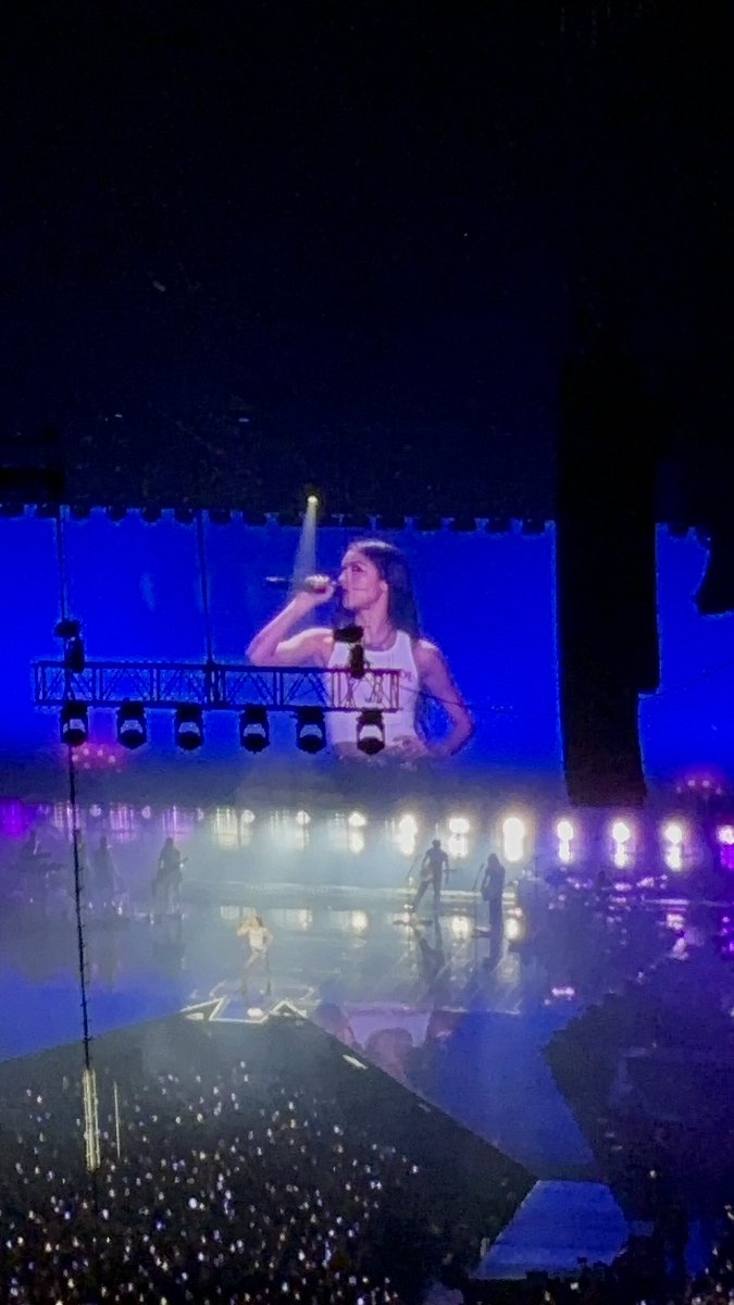 prettimang's tweet image. Manifesting @oliviarodrigo ‘s concert since 2021. From All I want to All American Bitch!  💜