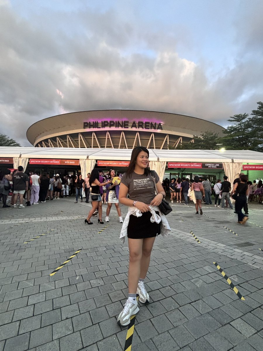 prettimang's tweet image. Manifesting @oliviarodrigo ‘s concert since 2021. From All I want to All American Bitch!  💜