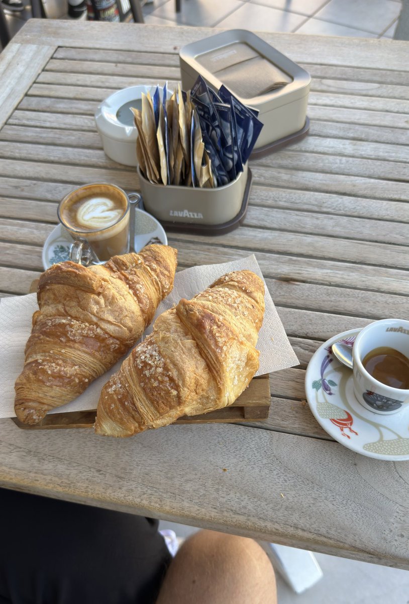 c r α c k ε f r o n tweet media