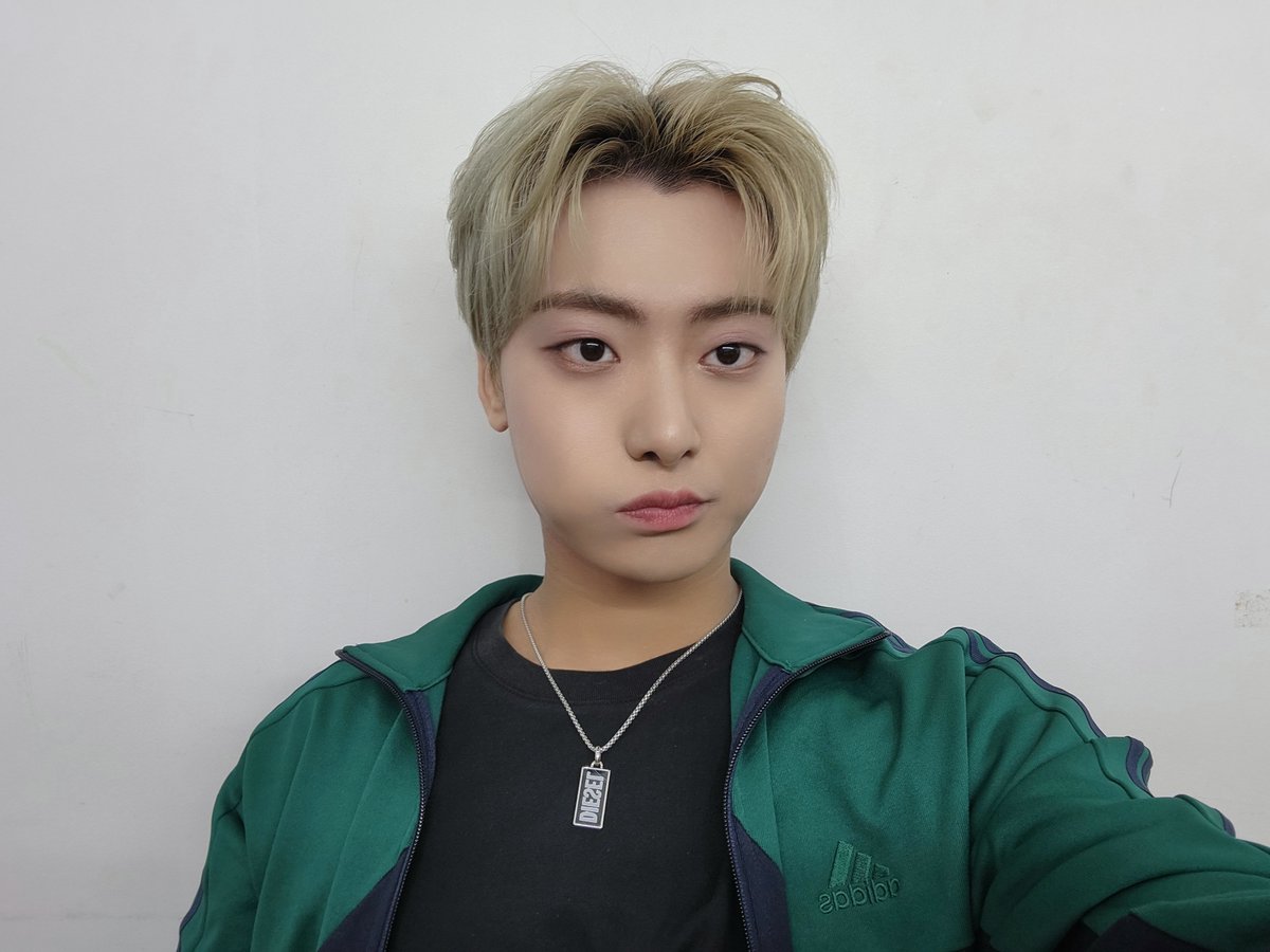 Pattern_Haemin's tweet image. 오늘 나 멋있는 머리했어 🎵