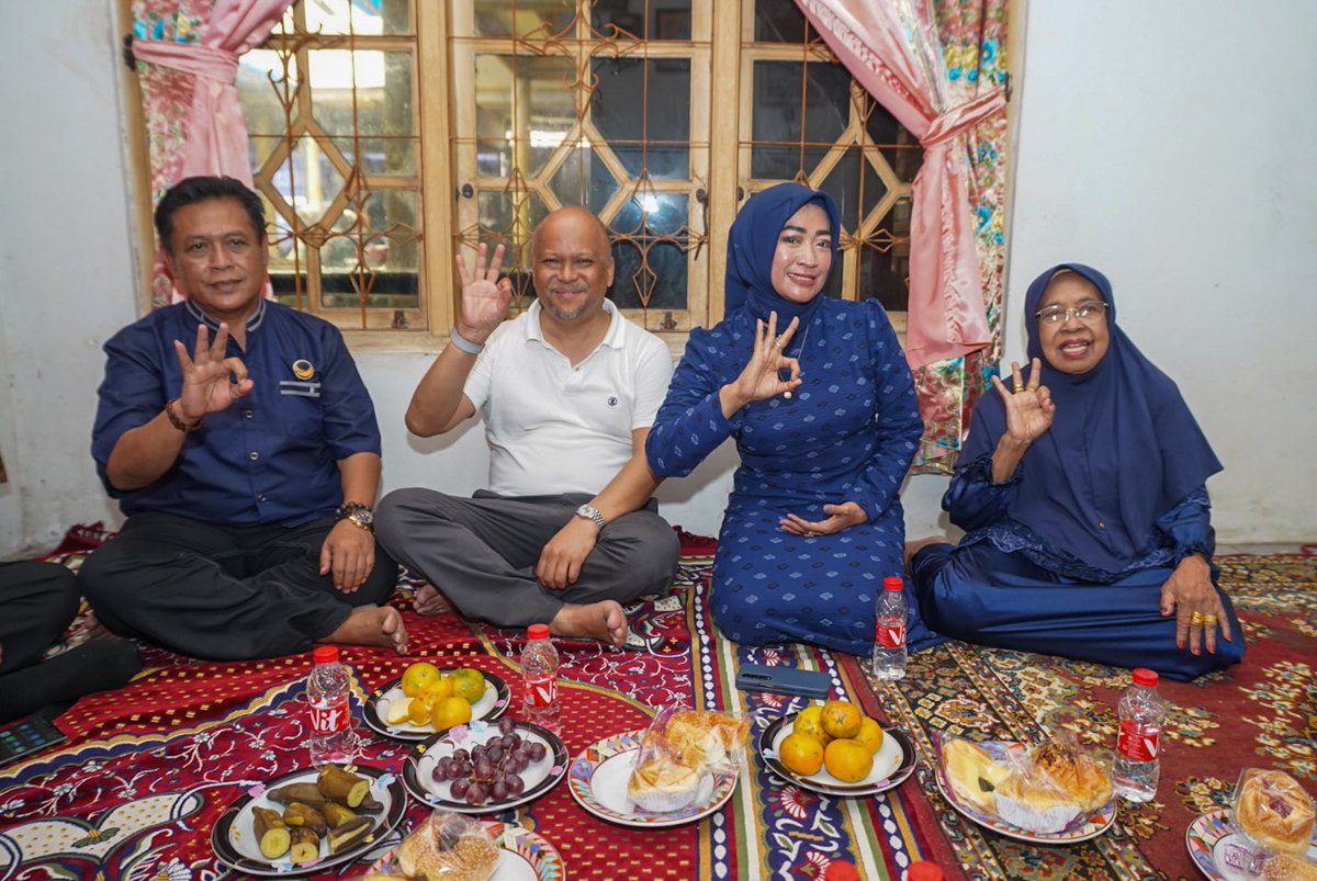 Ilham_a_habibie's tweet photo. Siang ini, saya berkesempatan mengunjungi pusat pengobatan gratis di Karawang yang diadakan di kediaman Kang Asep Junaedi, Anggota DPRD Karawang. Kegiatan ini adalah bagian dari komitmen kami untuk memastikan bahwa setiap masyarakat bisa mendapatkan akses layanan kesehatan yang terjangkau. 

Saya percaya bahwa kesehatan bukanlah sebuah kemewahan, melainkan hak dasar yang harus dinikmati oleh setiap orang tanpa terkecuali.

Saya sangat mengapresiasi dukungan masyarakat yang meyakini bahwa saya dan pasangan saya, Kang H. Ahmad Syaikhu, dapat membawa perubahan positif untuk Karawang dan Jawa Barat. Semoga komitmen ini bisa terwujud menjadi langkah nyata yang memberikan dampak bagi kesejahteraan masyarakat.

#pilihyangbotak #jabar #jawabarat #pilkada #pilkadajabar #pilgub #pilgubjabar #ilhamhabibie #habibie #habibieainun #ahmadsyaikhu #NasDem #PKS #PPP #gubernur #wagub #karawang #sehat