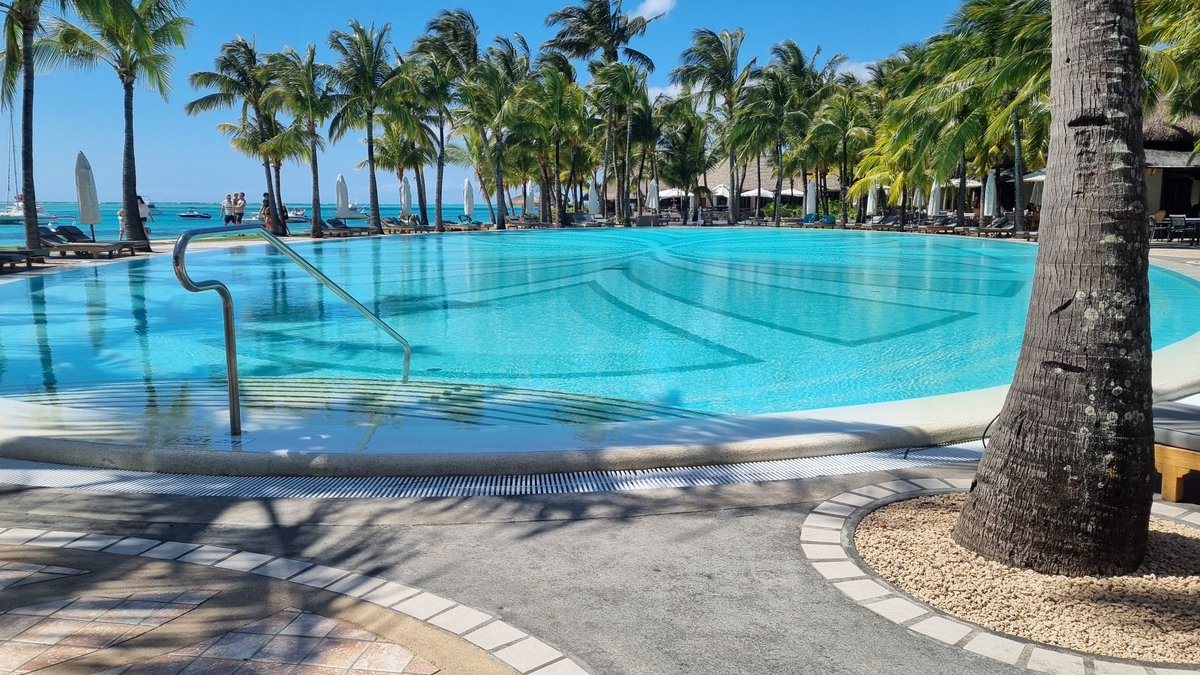 beachtag's tweet photo. P. A. R. A. D. I. S. E. 

📍Paradis Beachcomber Resort &amp; Spa

#beachtagholidays 
#BeachcomberLife
#TropicalDreams
#YourBestHolidayYet
#BeachcomberToursSA
#BeachcomberExperience
#ratherbeinmauritius https://t.co/nx2OoSJj8A