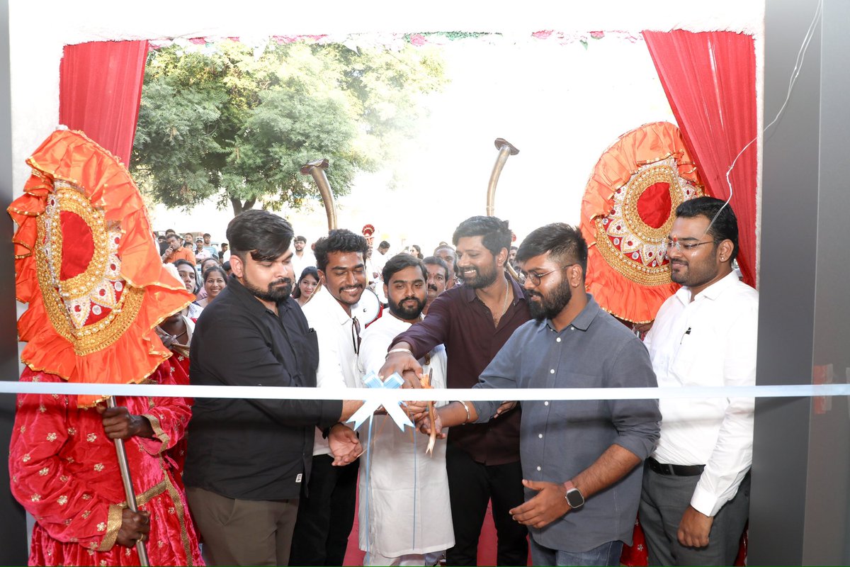 SimpleEnergyEV's tweet image. Pune, get your helmets on! 🛵 We’re FINALLY here! Check out India’s longest range scooter at the newly opened #SimpleStore near you in Kharadi!