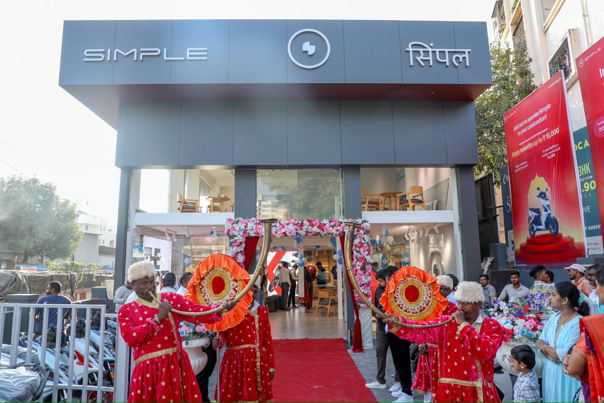 SimpleEnergyEV's tweet image. Pune, get your helmets on! 🛵 We’re FINALLY here! Check out India’s longest range scooter at the newly opened #SimpleStore near you in Kharadi!