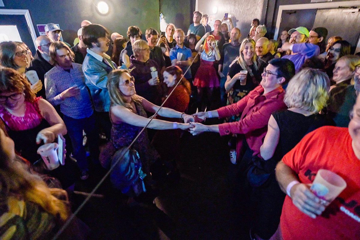 _LooseArticles's tweet image. Last night mid gig limbo at @nightcurrents 
Tonight we’ll be doing it all over again at @thehopeandruin in Brighton!