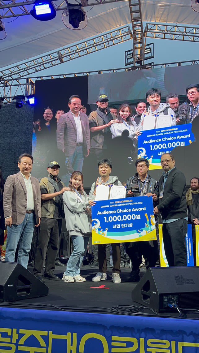 oremisan's tweet photo. 韓国で出演中のイベントにて！
なんと！市民が選ぶ人気賞1位🥇
投票1位🥇を獲得しました！😭💕
投票して下さった日本のみんなも本当にありがとう！！

韓国やベトナムのみんなにも心から感謝！

KURROCK止まらないよ！❤️❤️‍🔥
#KURROCK
@KURROCKOfficial https://t.co/gaCt1C9G8N