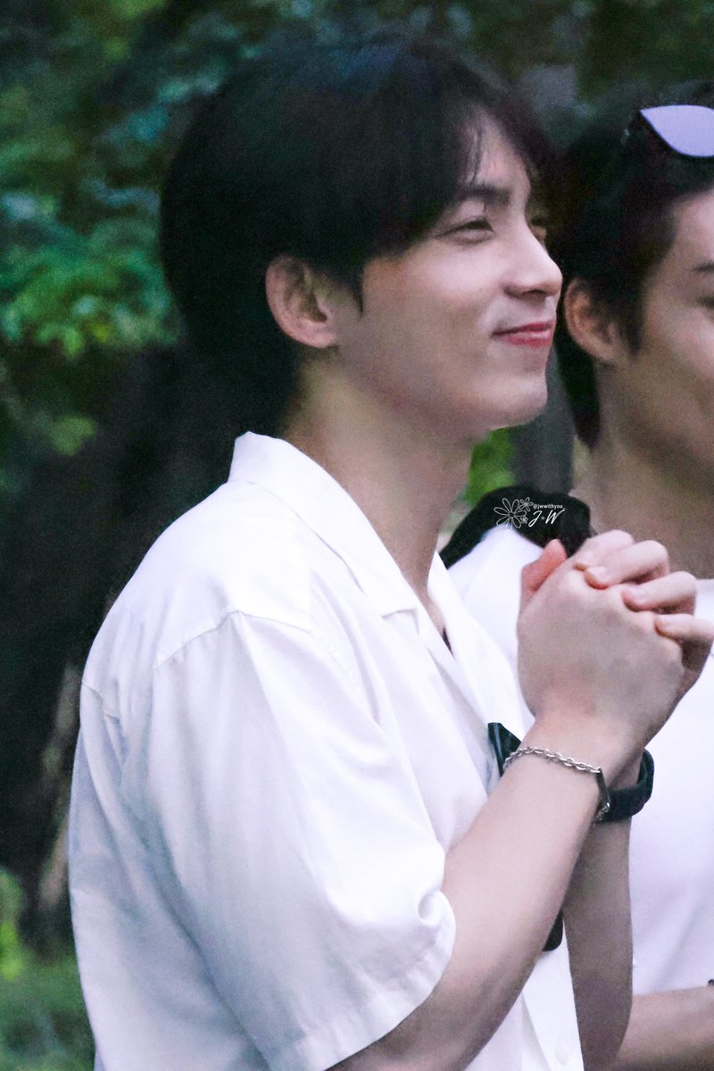 jwwithyou_'s tweet photo. and i'll give you everything you want 🥹🧡👌🏻
@garfinpkk
#Garfinpkk #Fieldmily
#BenzalertGradutionDay https://t.co/CstMKkpnib