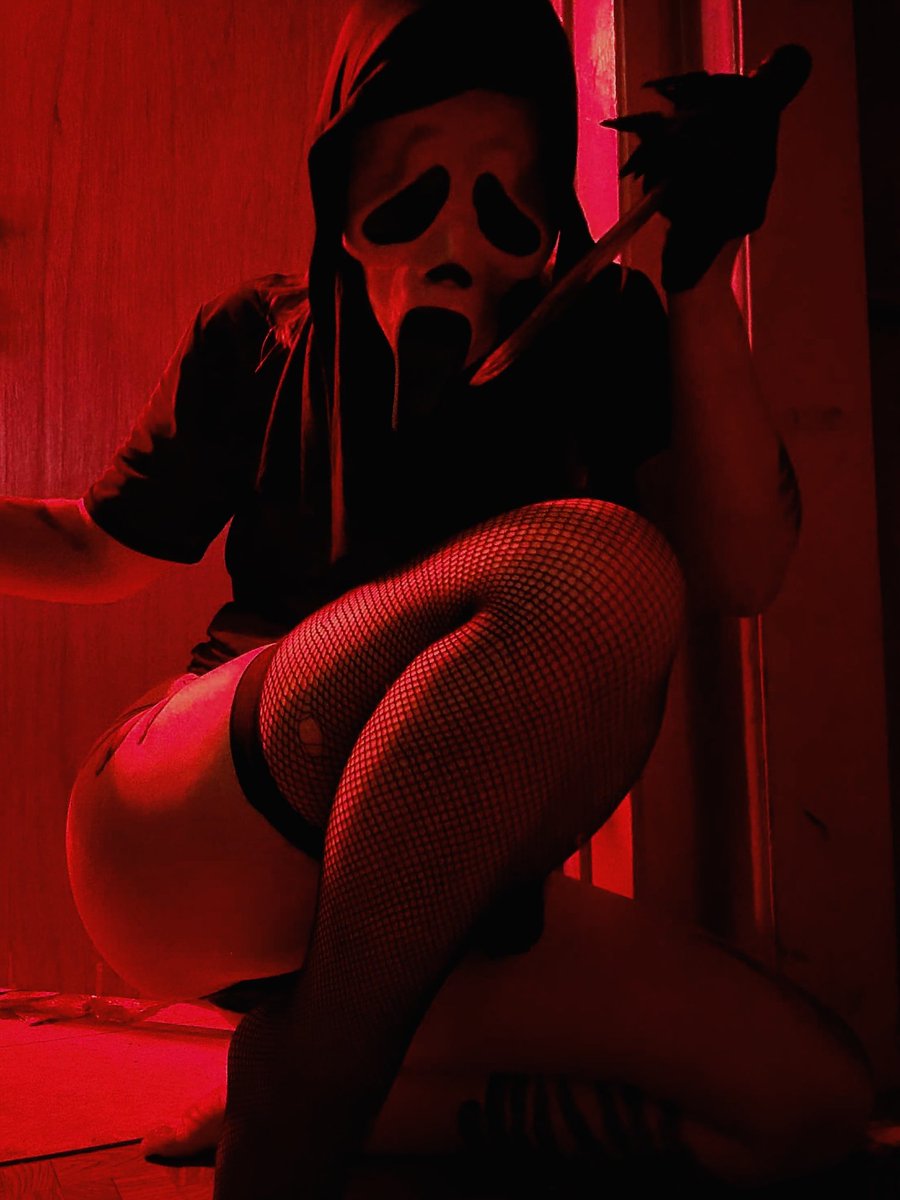 StaquiNova's tweet image. I'm in your house. 🔪