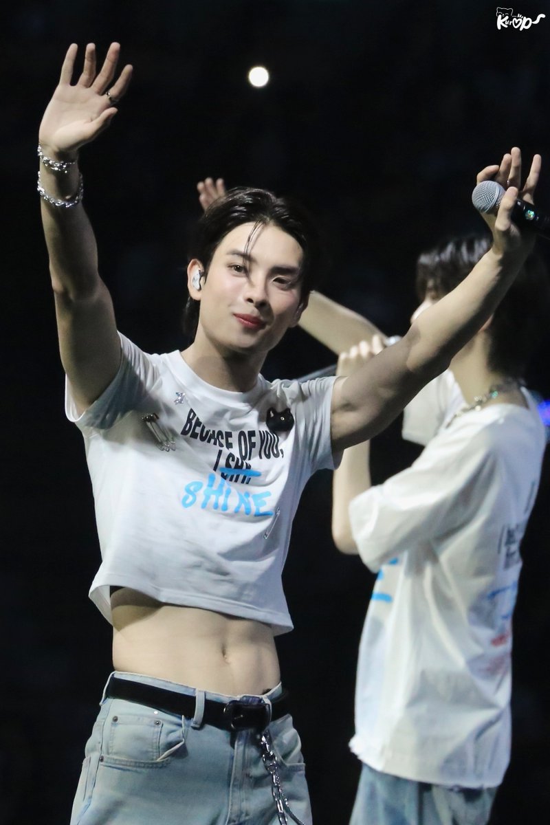 Kuromeowxo's tweet image. เสื้ออย่าหดไปกว่านี้นะ 🤏

#KHUNPOL 
#BUS_KnockKnockKnock_Korat