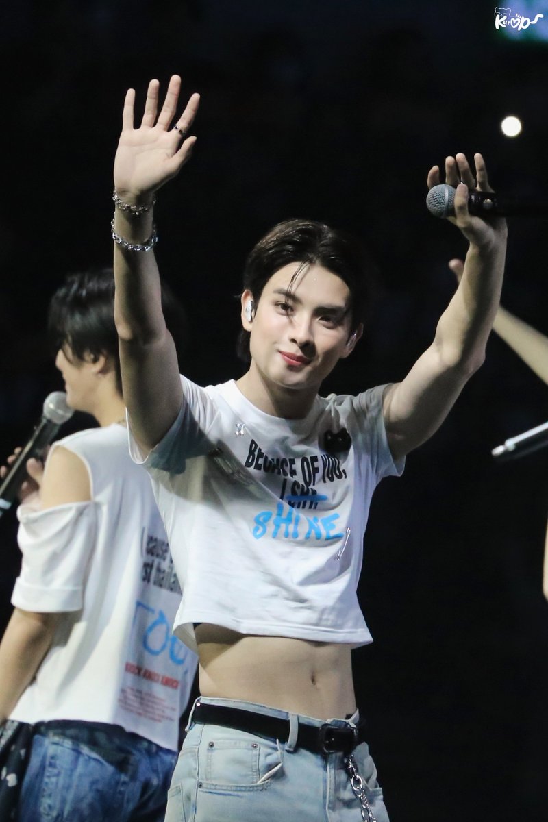 Kuromeowxo's tweet image. เสื้ออย่าหดไปกว่านี้นะ 🤏

#KHUNPOL 
#BUS_KnockKnockKnock_Korat