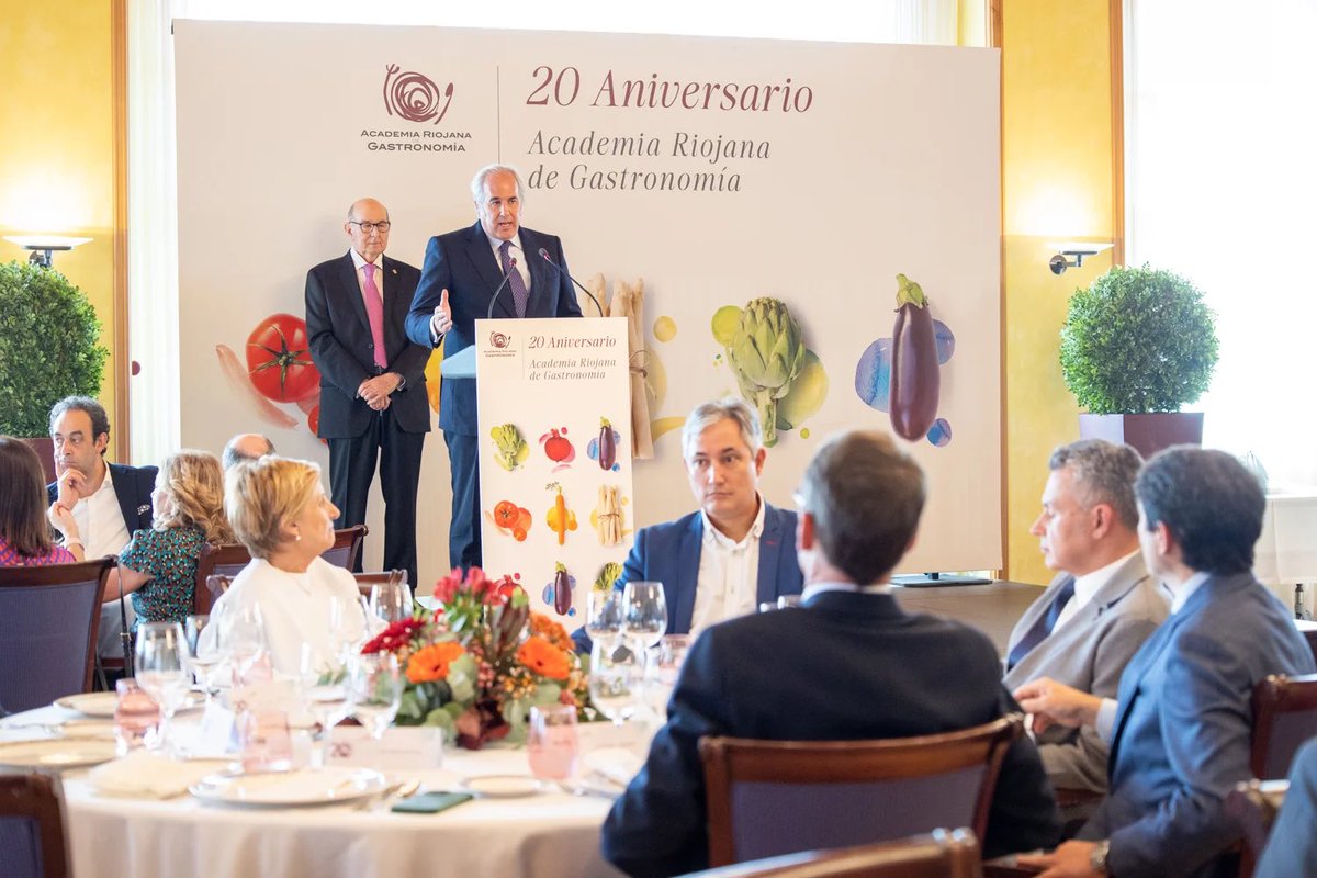 Ayer tuve el honor de participar en la celebración del 20 Aniversario de la Academia Riojana de Gastronomía, junto al presidente del Gobierno de La Rioja y el alcalde de Logroño, además de grandes rostros de la gastronomía riojana. Gran trabajo de <a href="/pedrobarrio5/">pedrobarrio</a>!