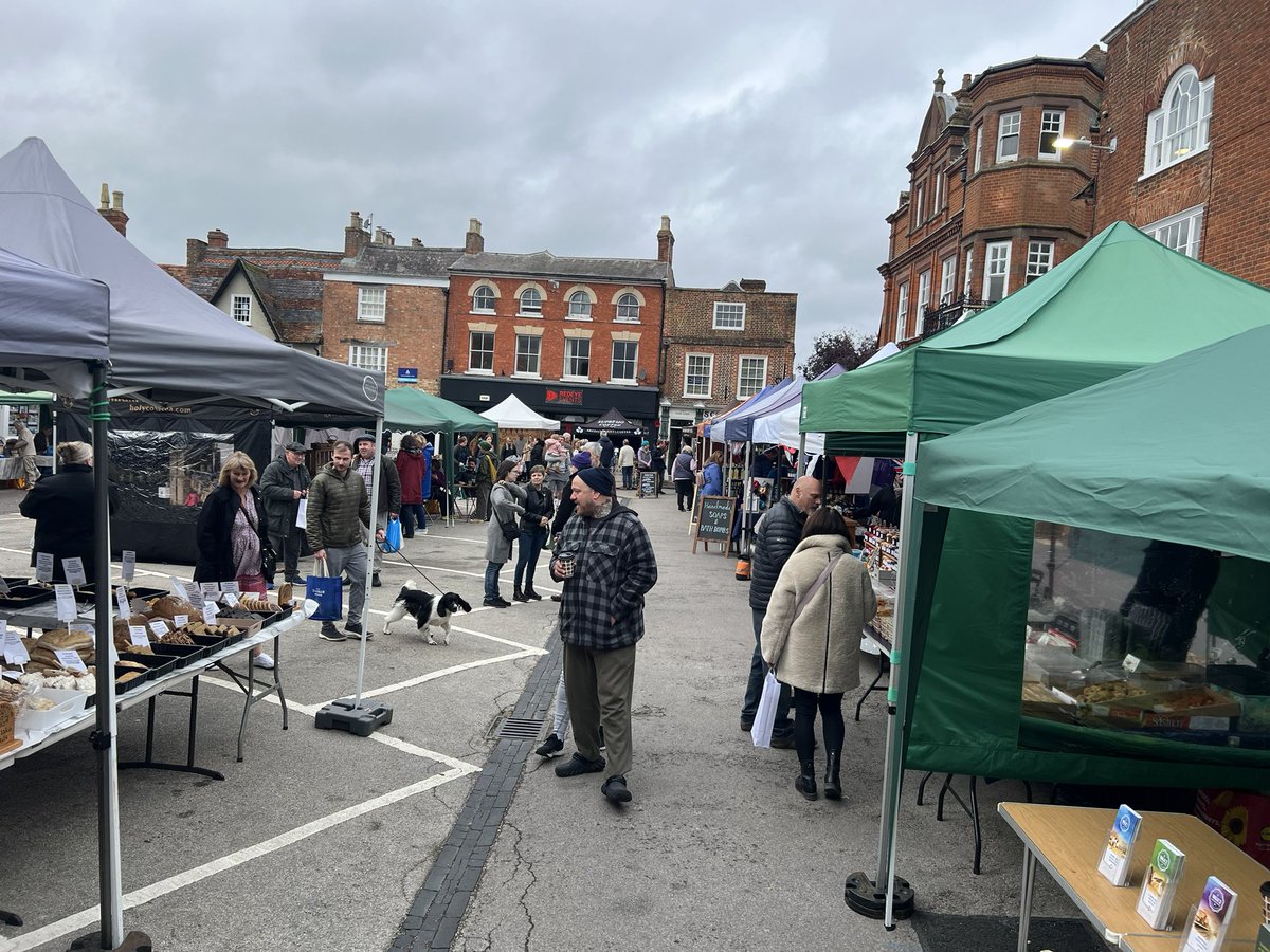 Great to see so many people at the #October #Winslow Farmers’ Market this morning. The market takes place on the first Sunday of the month. #Buckinghamshire <a href="/WinslowFarmersM/">WinslowFarmersMarket</a>