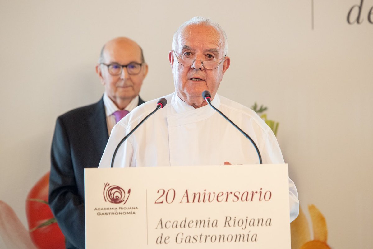 Un acto en el que nuestro Premio Nacional, Lorenzo Cañas, recibió un merecidísimo homenaje como ‘Gran maestro de la gastronomía riojana’. Un referente de la cocina riojana y española.

Bien por el Restaurante La Merced de Logroño y por el gran Lorenzo Cañas

@raginforma
