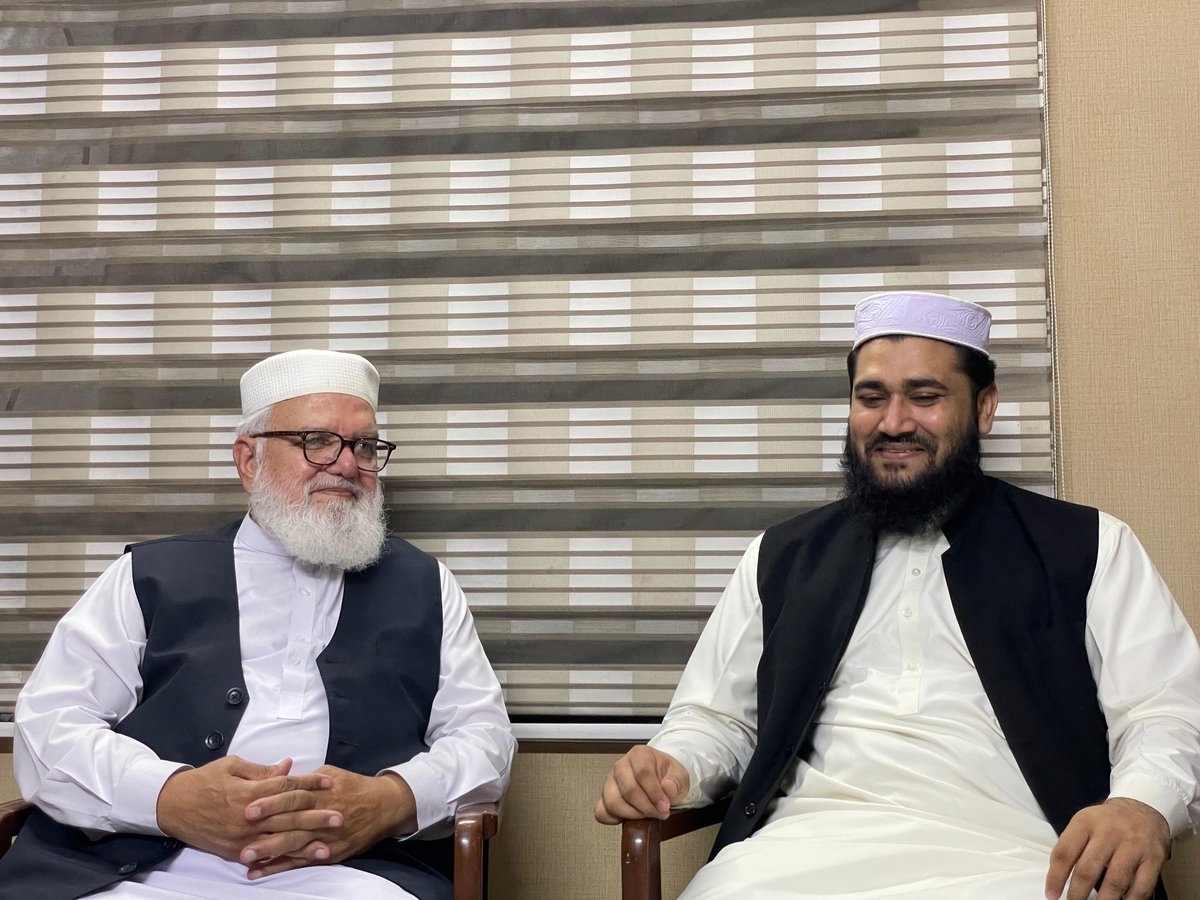 JTAPOfficial1's tweet photo. لاہور: برادر محمد افضل منتظم اعلیٰ جمعیت طلبہ عربیہ پاکستان کی جناب لیاقت بلوچ صاحب نائب امیر جماعت اسلامی پاکستان سے ان کی رہائش گاہ پر ملاقات ۔

مدارس دینیہ کے طلبہ کو درپیش چیلنجز ، مسائل ، مشکلات اور ان کے حل کے حوالے سے تبادلہ خیال کیا گیا ۔

#نکلو_فلسطین_کےلیے https://t.co/fuurgZ5PXD