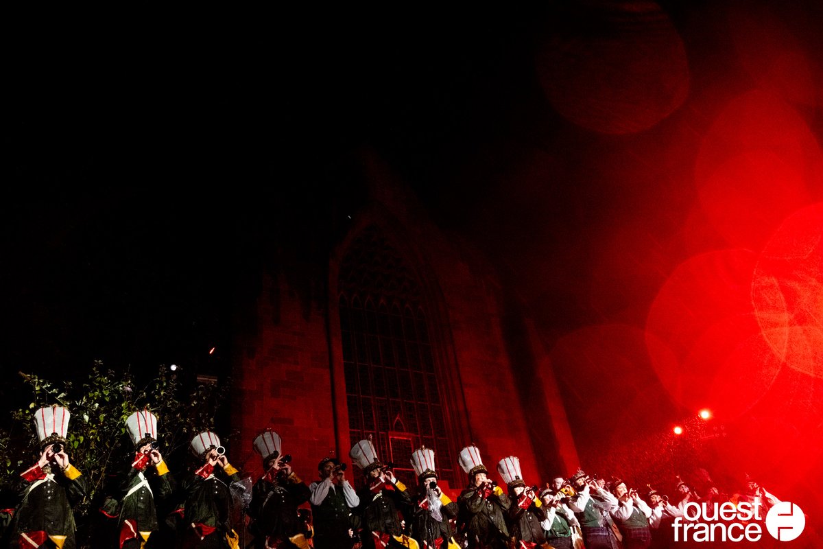🥁06.10.2024 - Le Bagad Plougastell fêtait ses 50ans ce samedi à Plougastel-Daoulas, sous un déluge qui aura duré juste le temps du spectacle 📸 Pour <a href="/OuestFrance29/">Ouest-France 29</a>