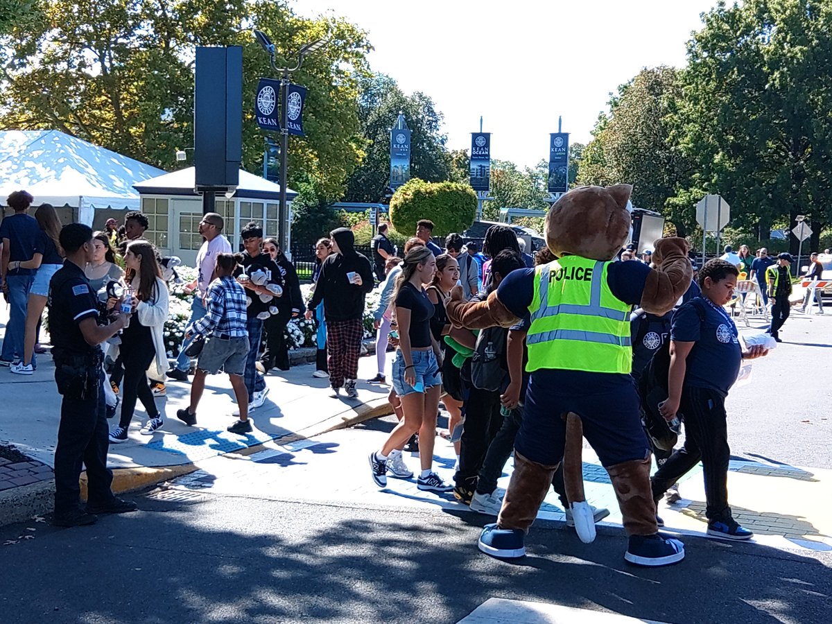 Keanu came out to assist KUPD with traffic control during Homecoming 2024!