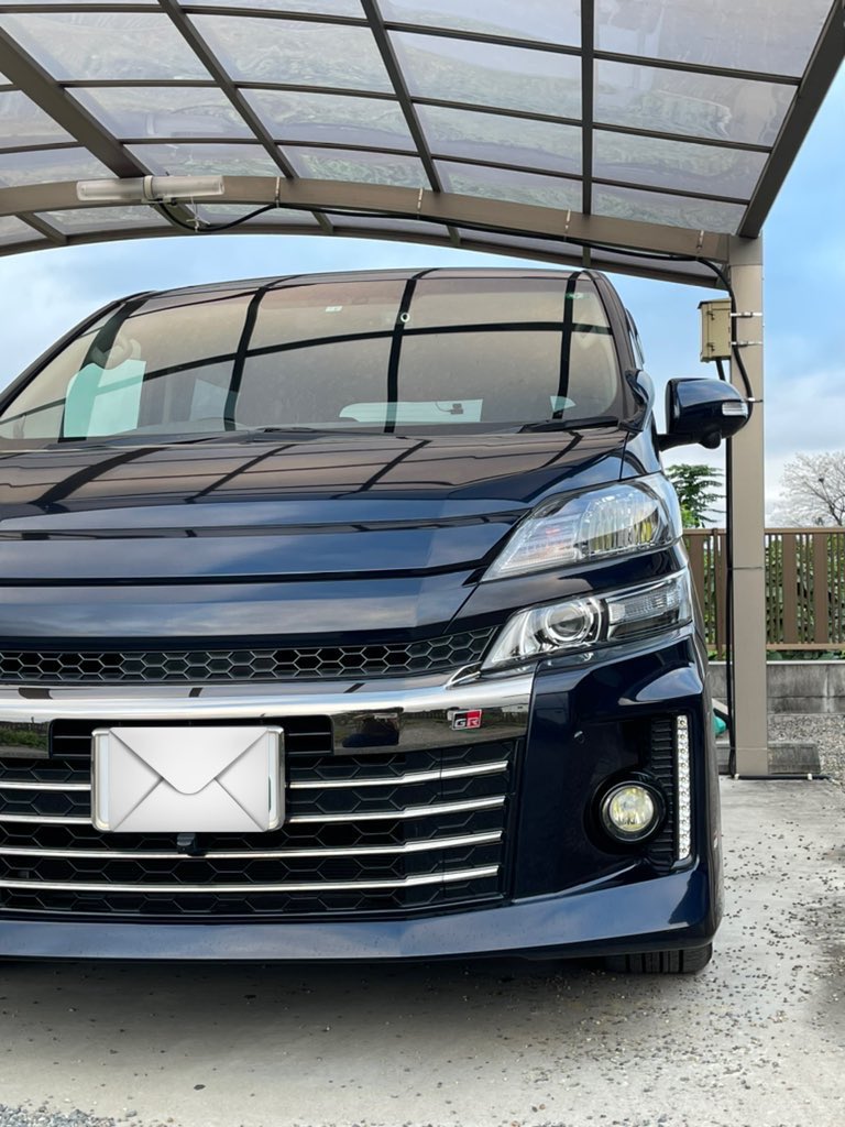 clever_MB_11's tweet photo. 総走行距離135984km。
総平均燃費13.4km/L。期間10年8ヶ月。
本日､スバルディーラーへ預けてきました。
子どもたちを乗せて､後席モニターも大活躍でした。フロントをぶつけた事故後にG'zのフロントパンパーに交換したのが1番の特徴だったかと。
今まで長い間､ありがとう。いい車でした。 https://t.co/gibWoxT40I