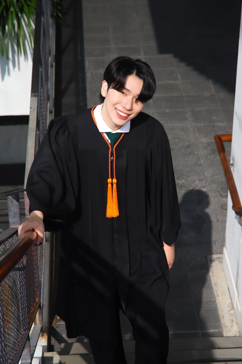 kusexyboy's tweet photo. “ตกหลุมรักพี่บัณฑิต” 💚🧑🏻🎓🎉 #Congratulations
-ริว
IG : ryuachi
#เศรษฐศาสตร์ #บัณฑิต #KU80 #KUSEXYBOY
#ryuachi #บัณฑิตหล่อบอกต่อด้วย
🎓 รับจริง Mon, 7 Oct https://t.co/qcf9L3mj72