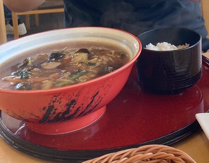 tanpoh810's tweet photo. 秋田万歳の着付けマン&amp;解説後
ちぇす長谷川さんのファンの皆様ごめんなさい‥正にデートでした
❤️

レストランのなっぱ・はうすさんの野菜ラーメン美味しかったんぽーー‼️

お面作りやスカイタワーも✨

#道の駅てんのう https://t.co/FzSfnpPKOK