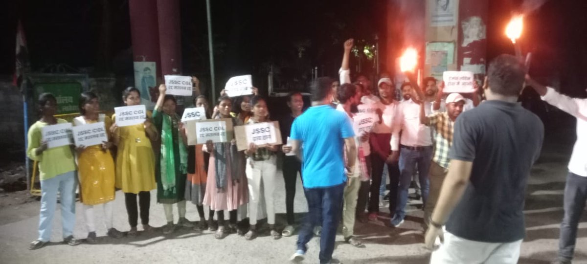 RohitKu83315186's tweet photo. मनमानी करना बंद करो,
नौकरी बेचना बंद करो।
#cancel_jssc_cgl
#cancel_jssc_cgl
@hemantpatel05 @JmmJharkhand @INCIndia @aajtak @CNNnews18 https://t.co/AV2d97DdQD