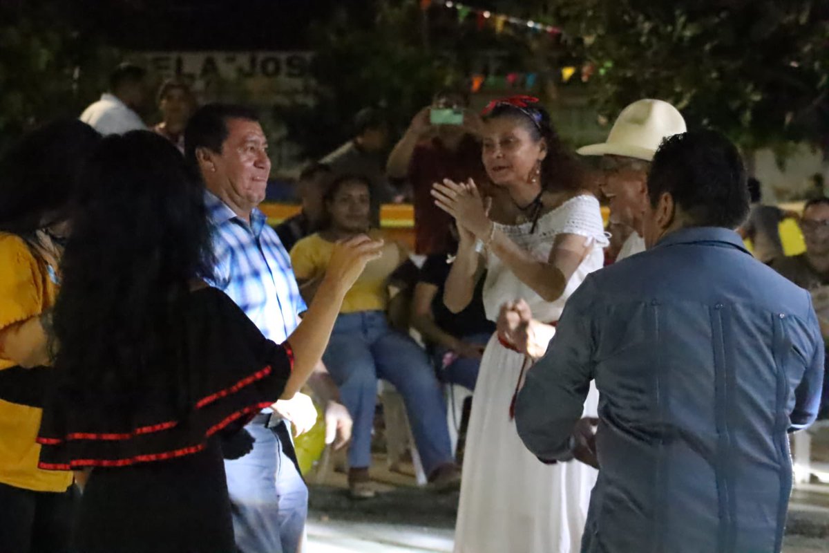 El XXVIII Festival Internacional Afrocaribeño se celebra en el municipio de #Jamapa, donde el público ha disfrutado enormemente del foro artístico, lleno de ritmos jarochos, africanos y cubanos que han puesto a todos a bailar.

#Afrocaribeño2024
