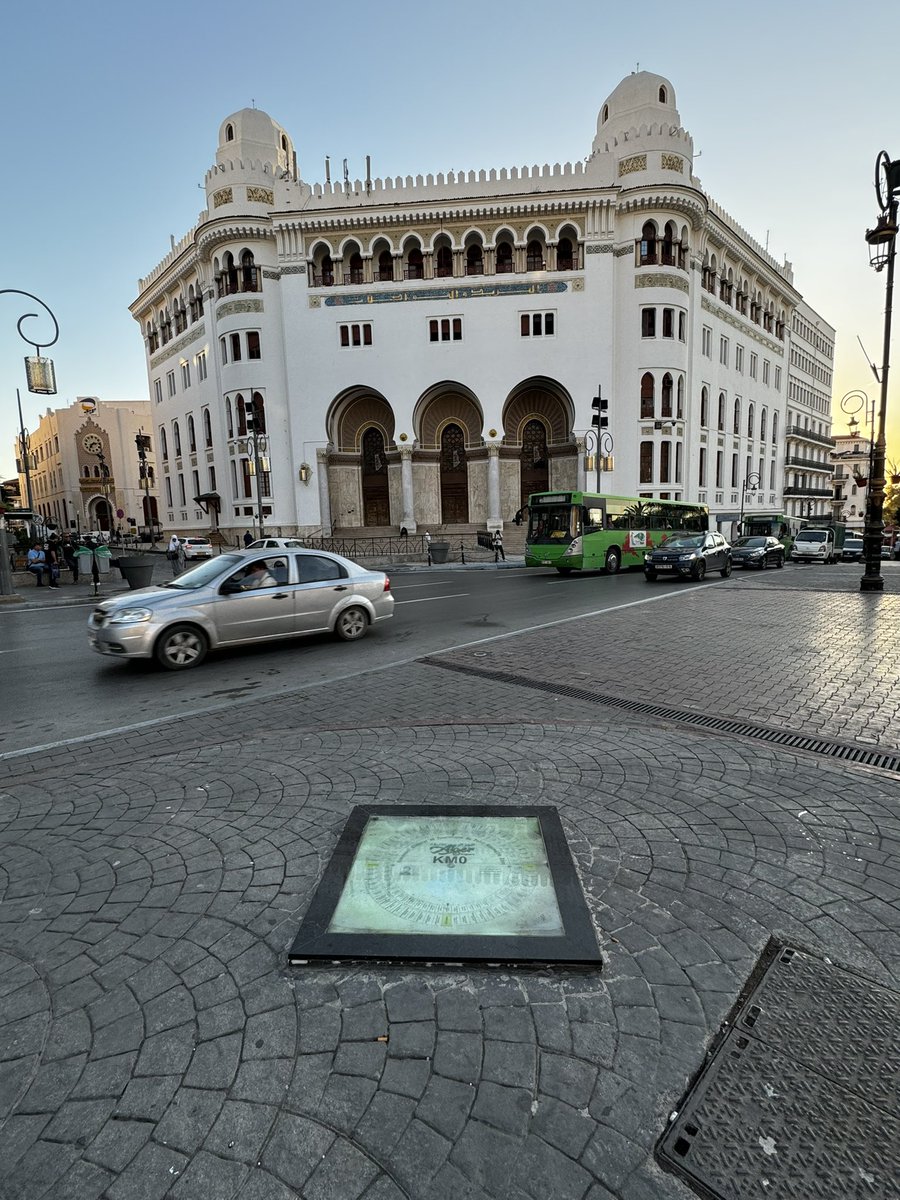 EnvieLire's tweet photo. C’est devant la grande poste que se trouve le point zéro qui sert de référence pour le calcul des distances avec les autres villes d’Algérie.
#alger #algerie #grandeposte https://t.co/4lLaAOqUdu