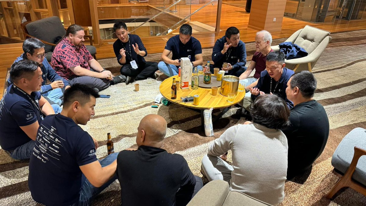 Opsudaysis's tweet photo. How a NOG should be... #mnNOG https://t.co/98AoI0susc